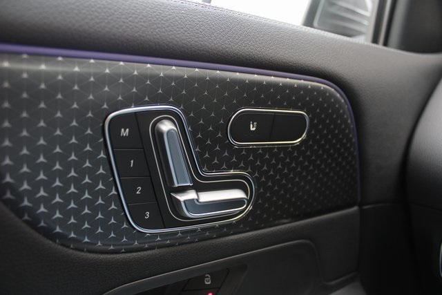 Vehicle image 27 of 31
