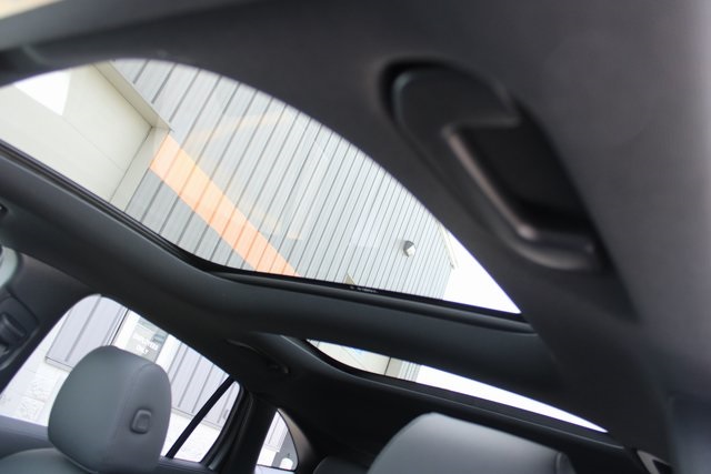Vehicle image 15 of 31