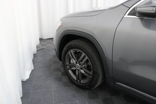 Vehicle image 10 of 31