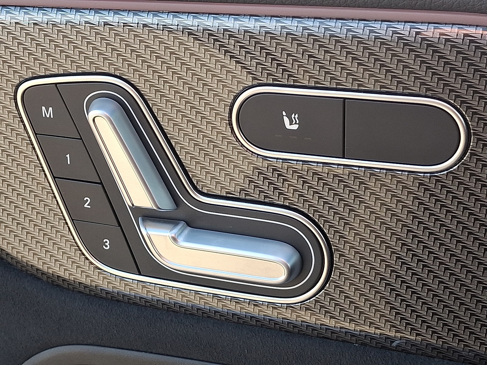 Vehicle image 21 of 29