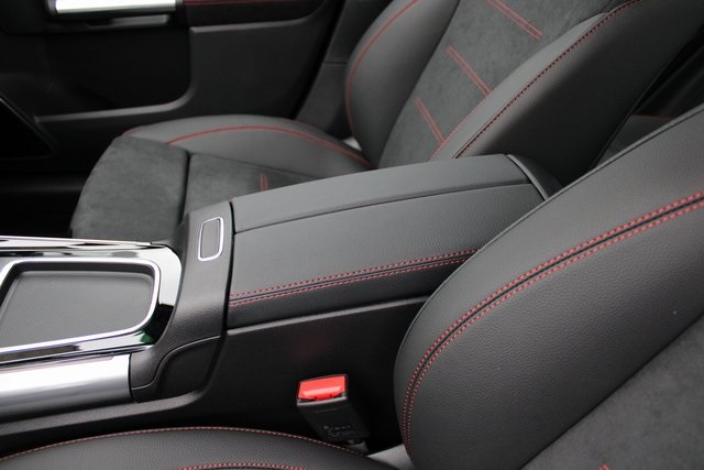 Vehicle image 18 of 34