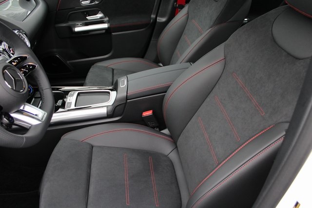 Vehicle image 17 of 34