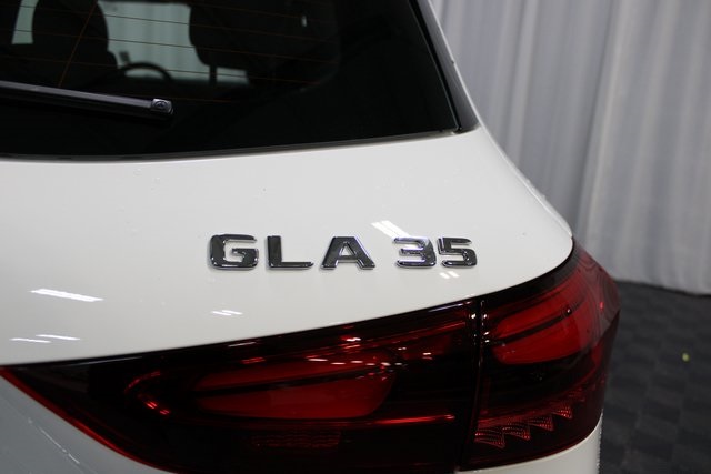 Vehicle image 25 of 34