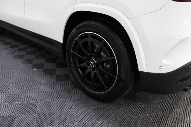 Vehicle image 22 of 34