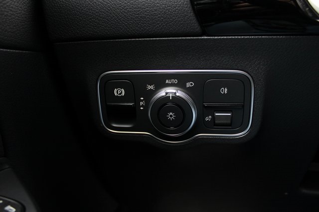 Vehicle image 16 of 34