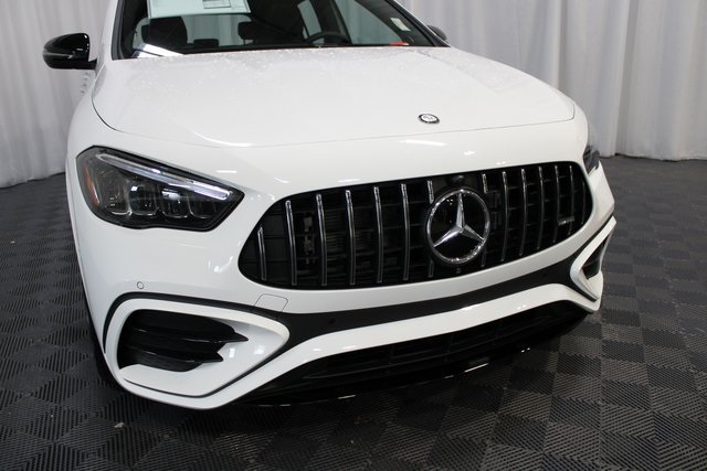 Vehicle image 33 of 34
