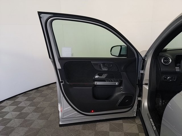 Vehicle image 8 of 25