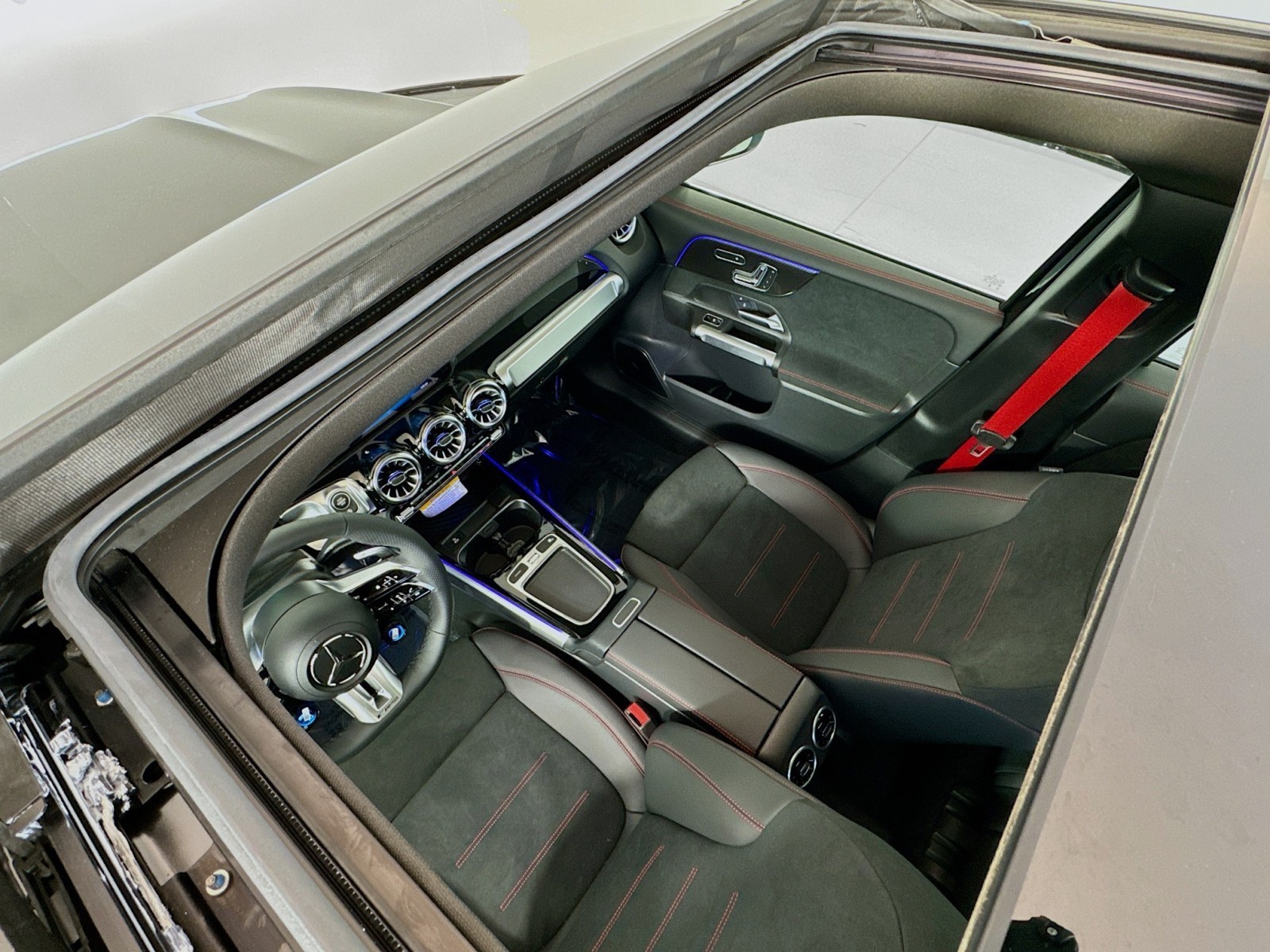 Vehicle image 24 of 30