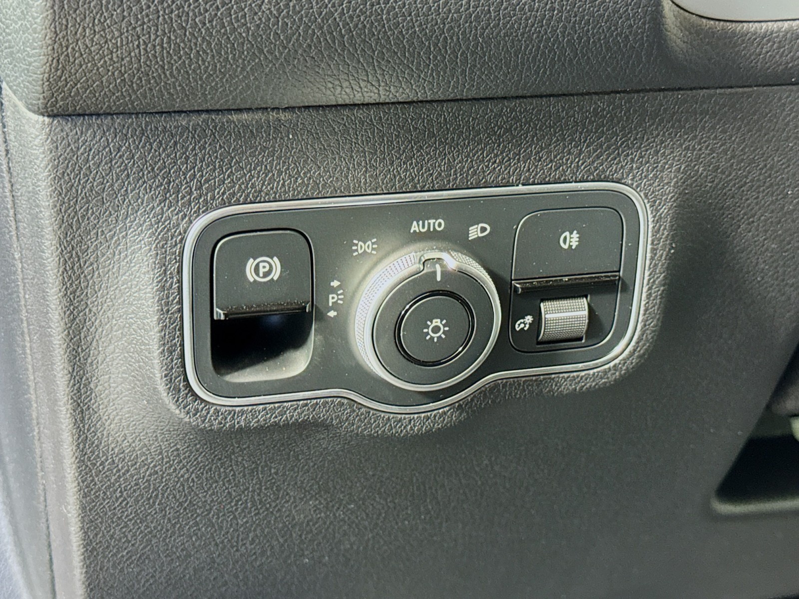 Vehicle image 12 of 30