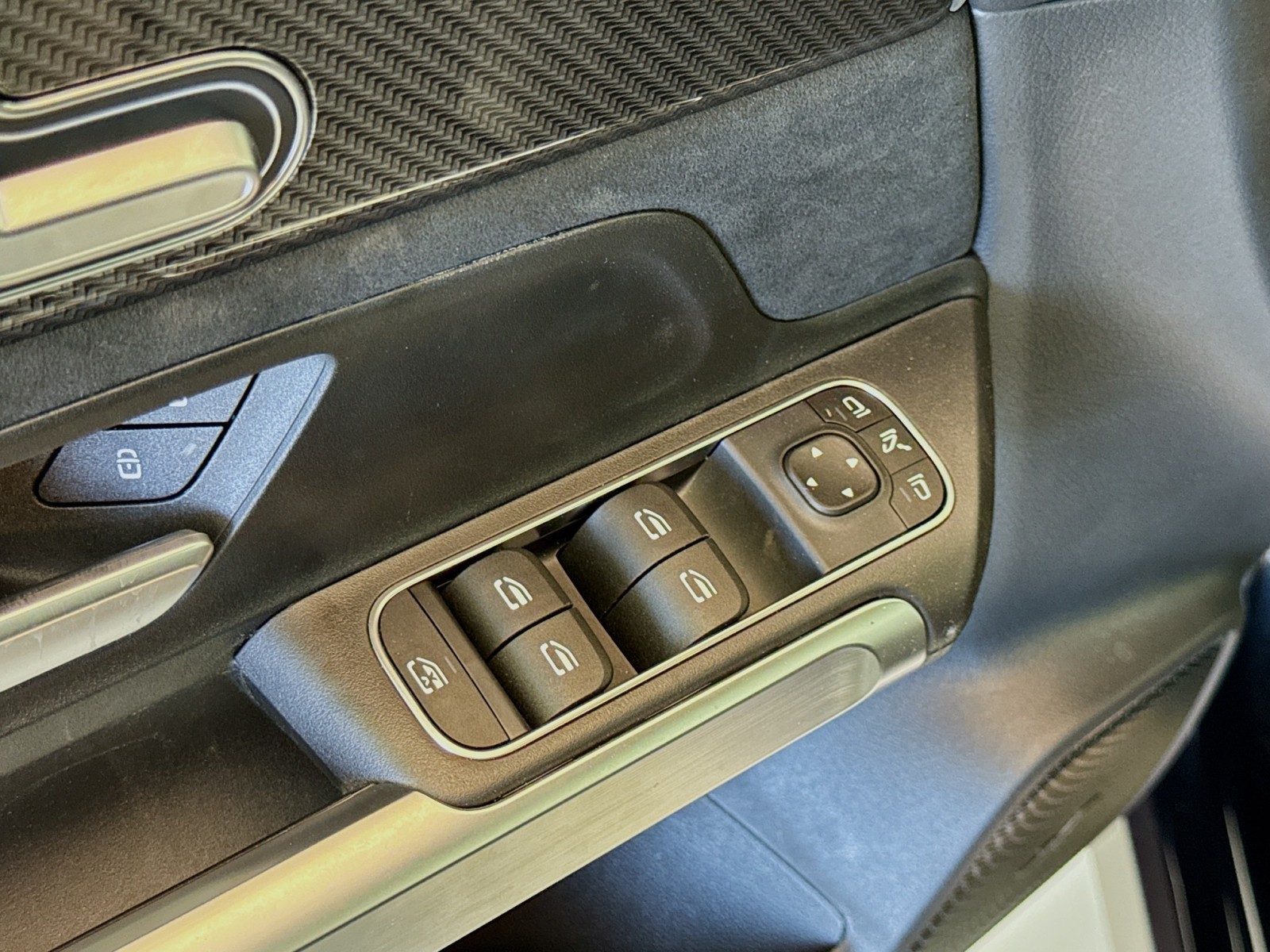 Vehicle image 20 of 30