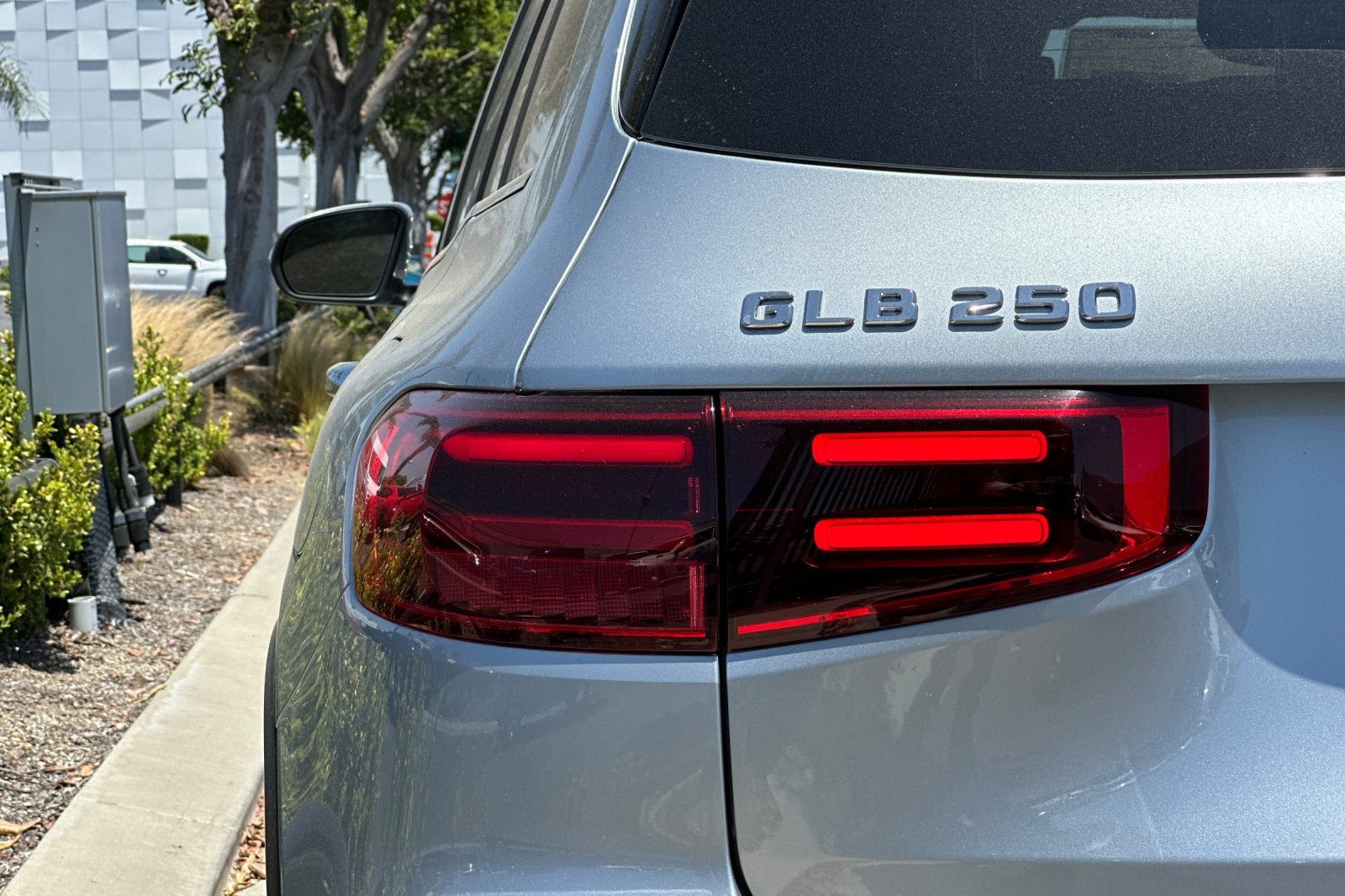 Vehicle image 28 of 30