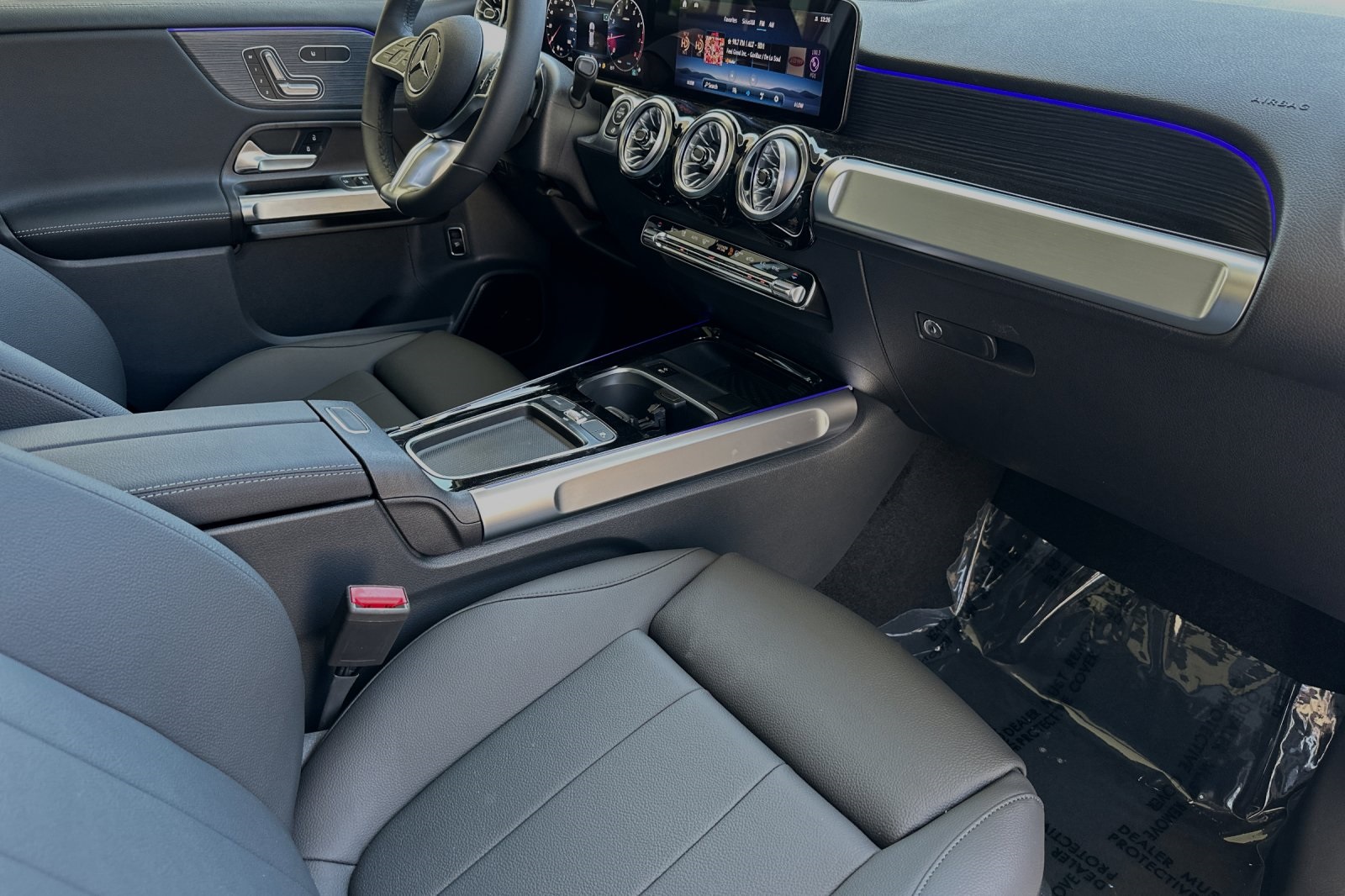 Vehicle image 23 of 30