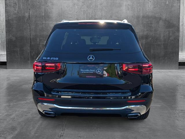Vehicle image 4 of 18