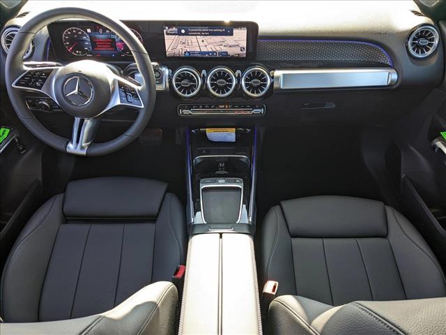 Vehicle image 14 of 18