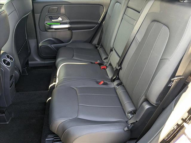 Vehicle image 15 of 18