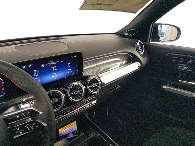 Vehicle image 23 of 25