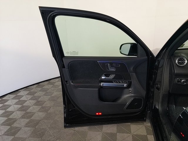 Vehicle image 8 of 25