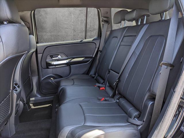 Vehicle image 14 of 16