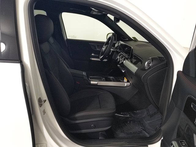 Vehicle image 19 of 25