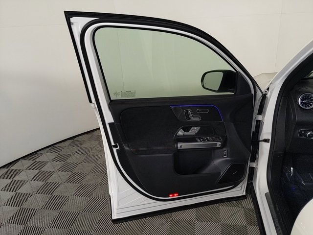 Vehicle image 8 of 25