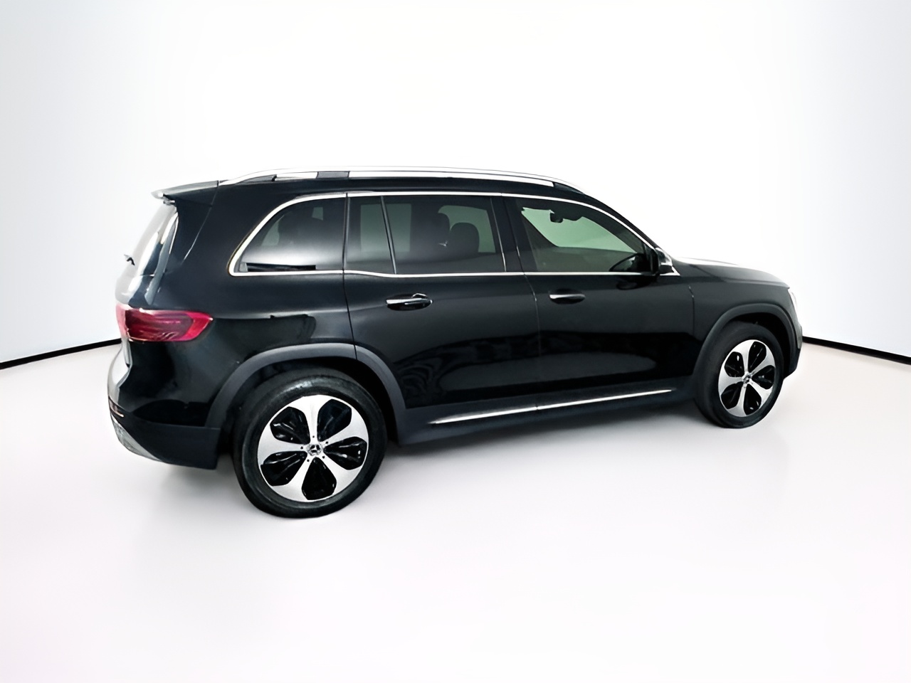 Vehicle image 34 of 37