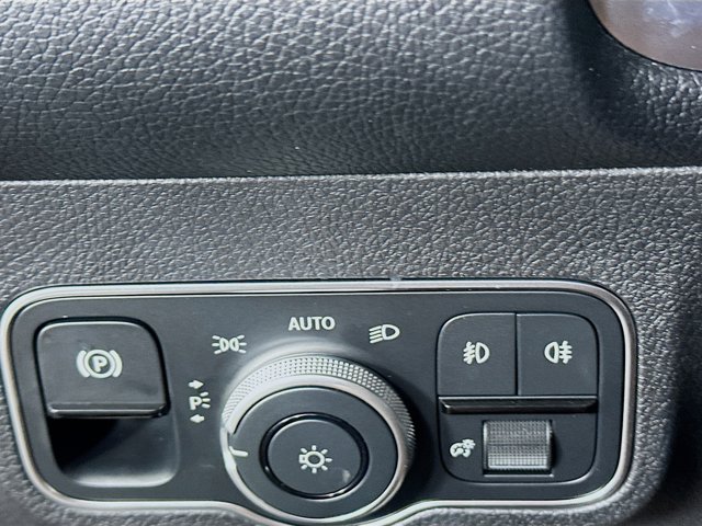 Vehicle image 13 of 37