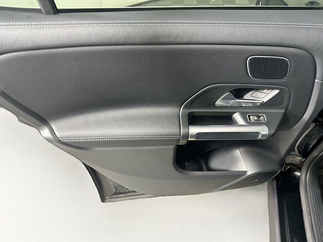 Vehicle image 22 of 37