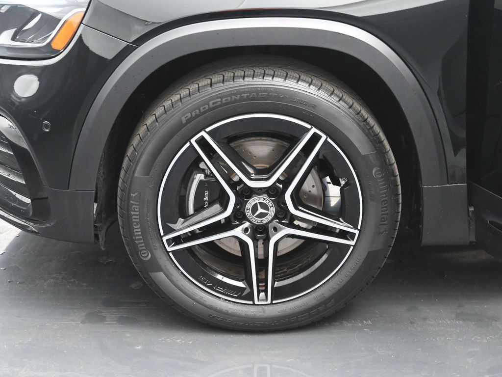 Vehicle image 28 of 50