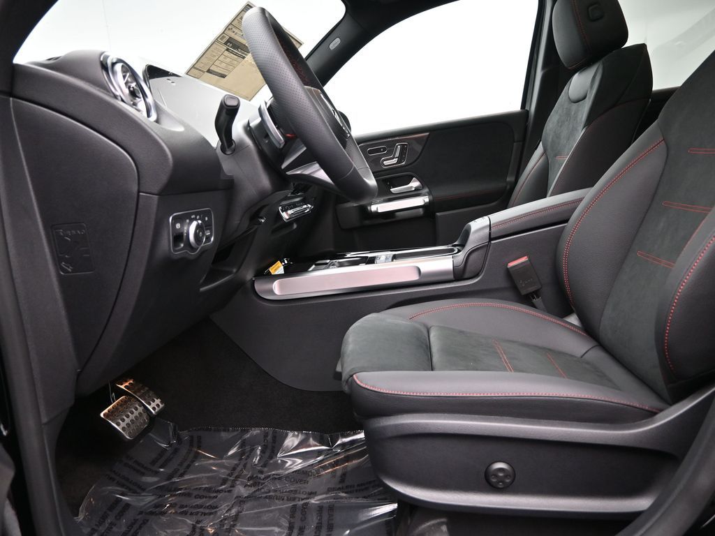 Vehicle image 33 of 50