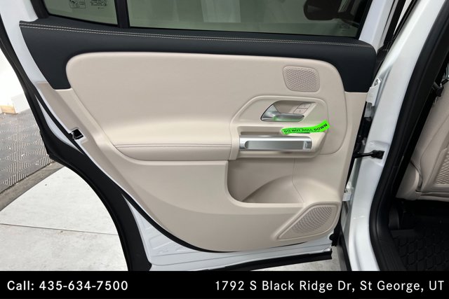 Vehicle image 18 of 25