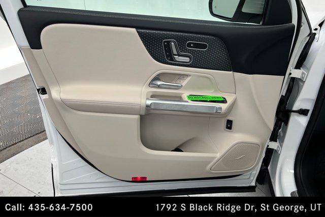 Vehicle image 14 of 25
