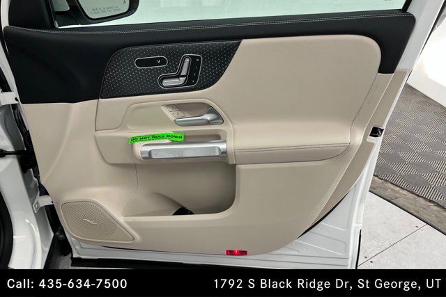 Vehicle image 23 of 25