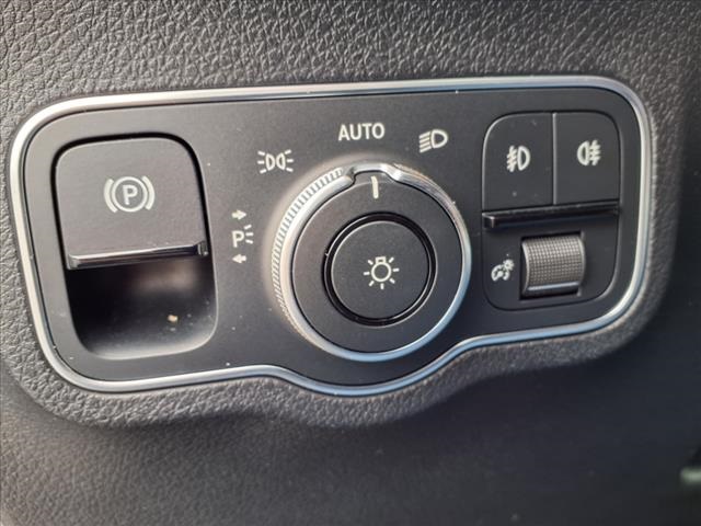 Vehicle image 26 of 29