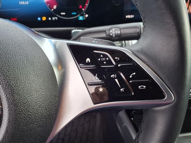 Vehicle image 25 of 29