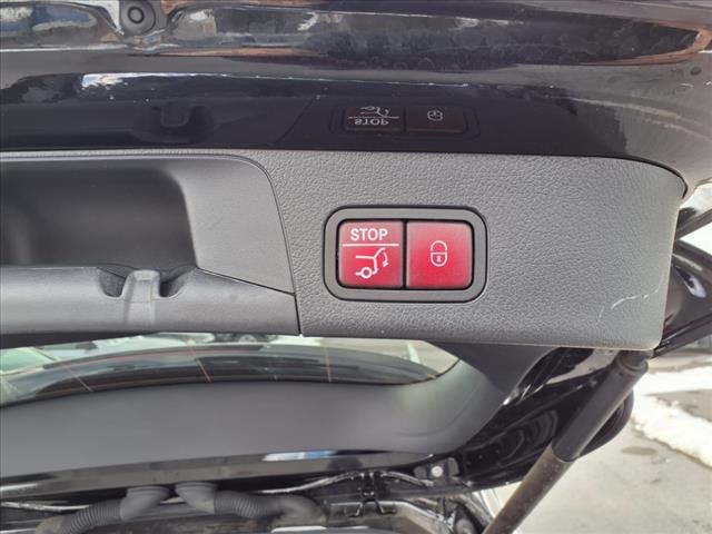 Vehicle image 8 of 29