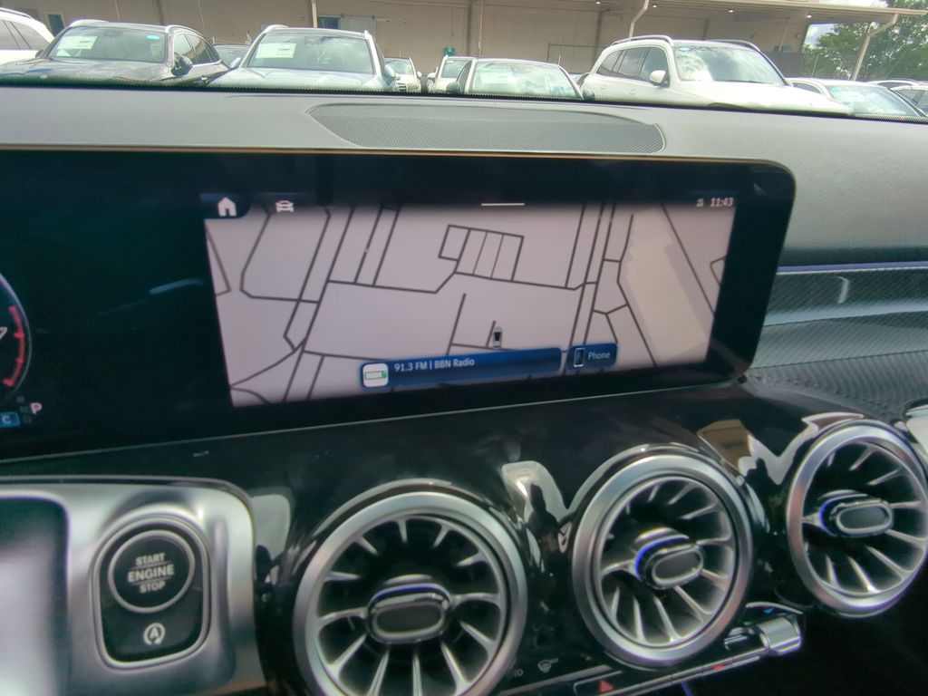 2024 Mercedes-Benz GLB AMG 35 Image 13 of 25