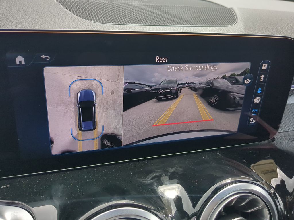 2024 Mercedes-Benz GLB AMG 35 Image 12 of 25