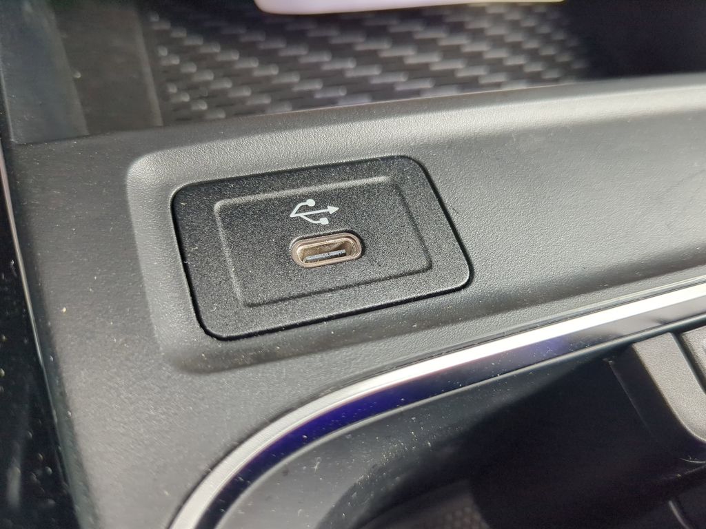 2024 Mercedes-Benz GLB AMG 35 Image 15 of 25