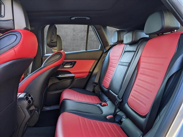 Vehicle image 15 of 17