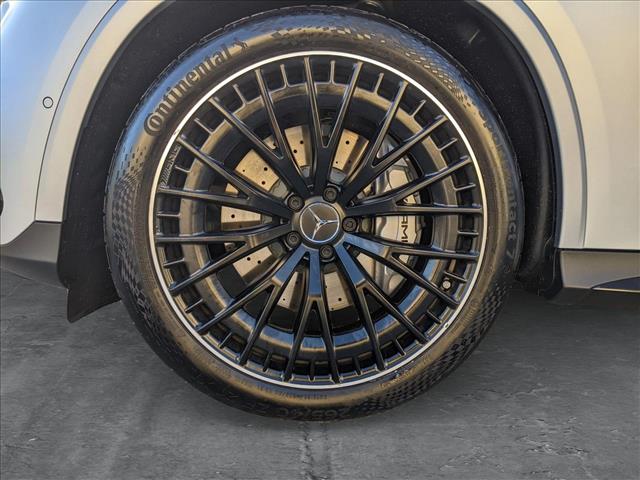 Vehicle image 9 of 17