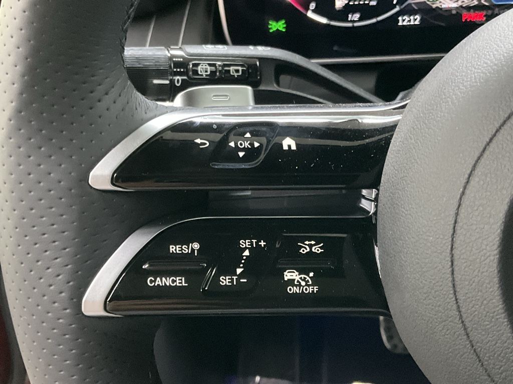 Vehicle image 21 of 27