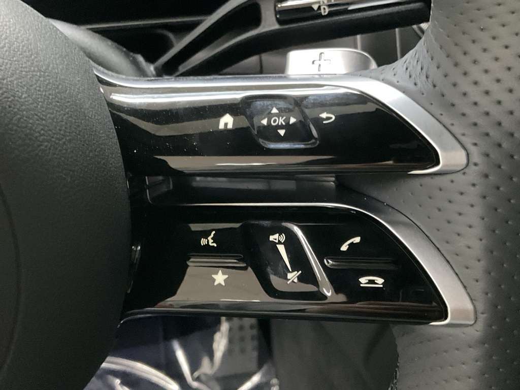 Vehicle image 22 of 27