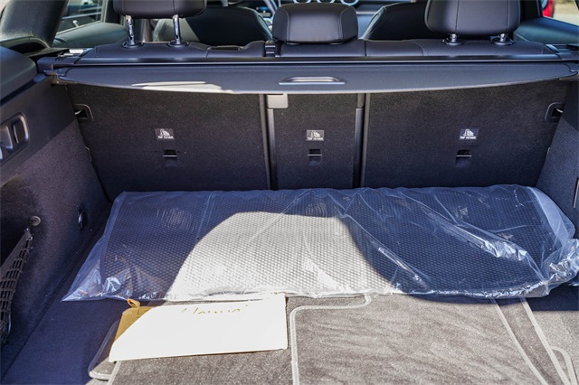 2024 Mercedes-Benz GLC 300 Image 11 of 28