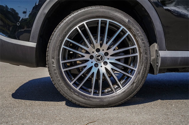 2024 Mercedes-Benz GLC 300 Image 10 of 28