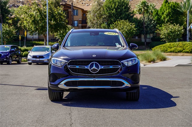 2024 Mercedes-Benz GLC 300 Image 2 of 28