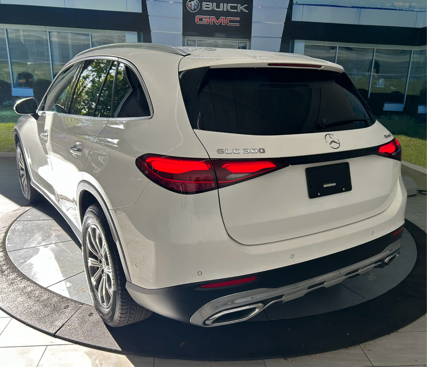 2024 Mercedes-Benz GLC 300 Image 7 of 42