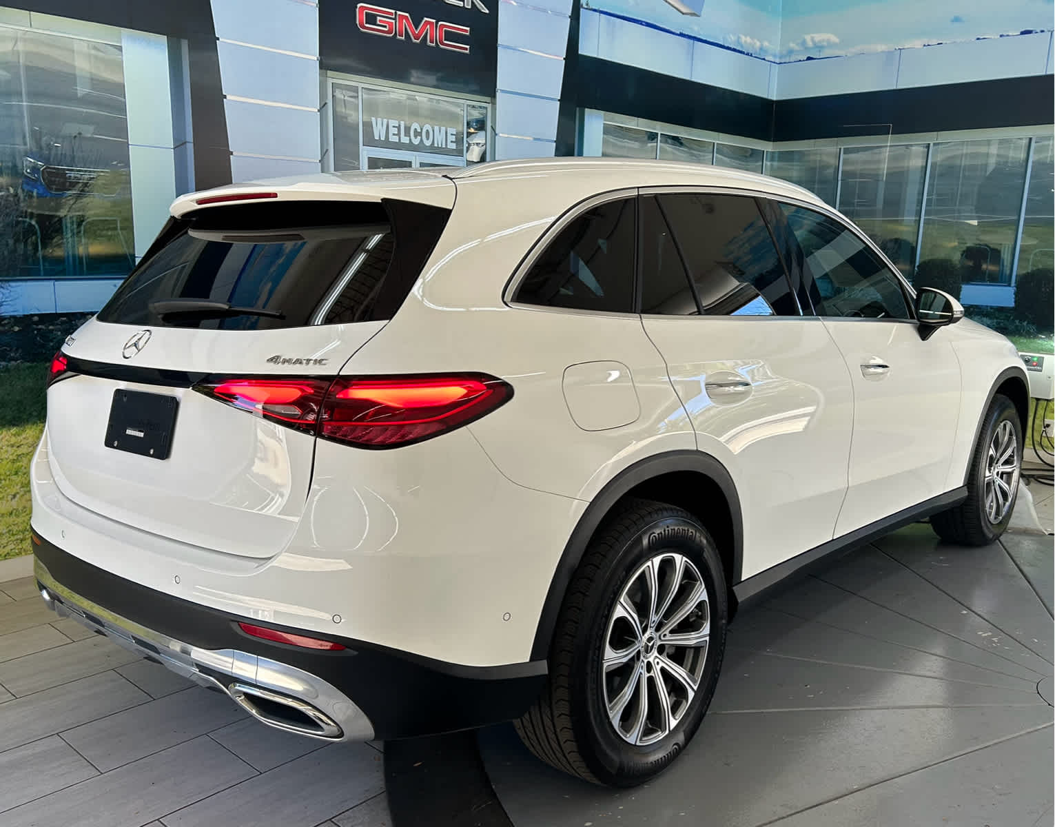 2024 Mercedes-Benz GLC 300 Image 6 of 42