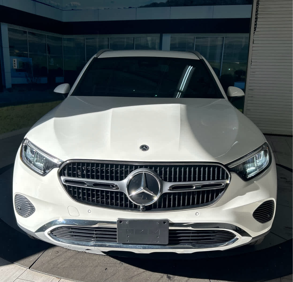 2024 Mercedes-Benz GLC 300 Image 2 of 42