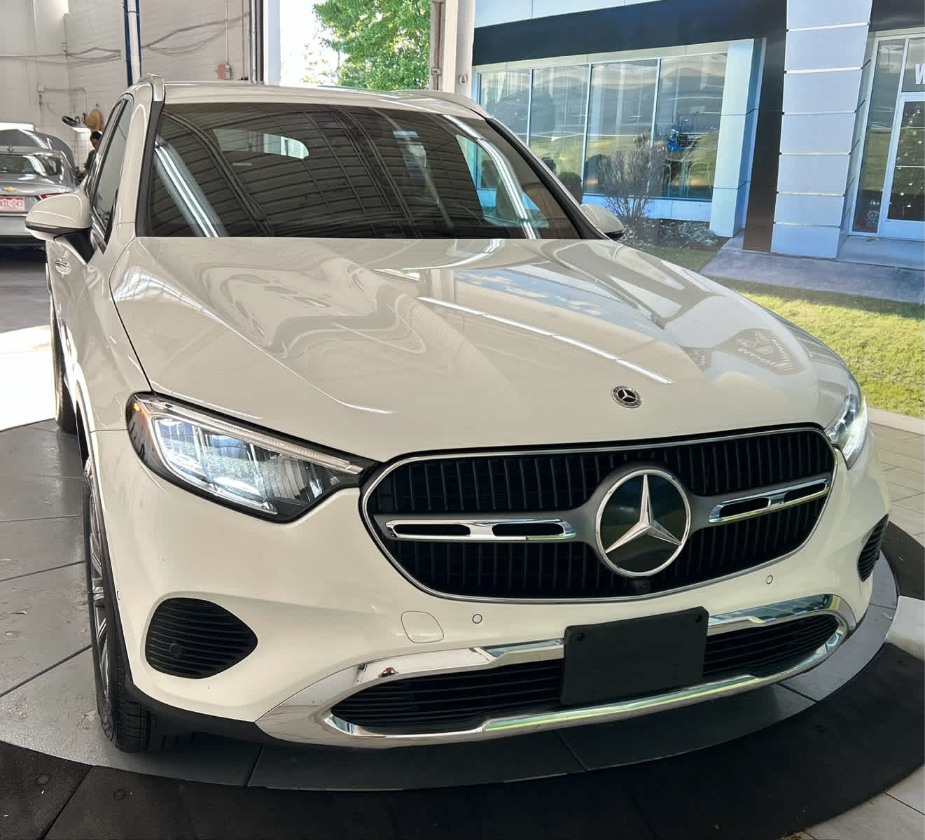 2024 Mercedes-Benz GLC 300 Image 4 of 42