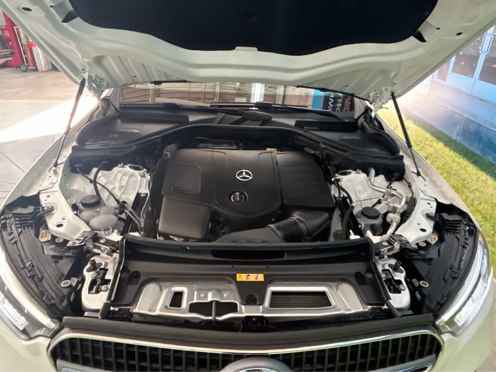 2024 Mercedes-Benz GLC 300 Image 9 of 42